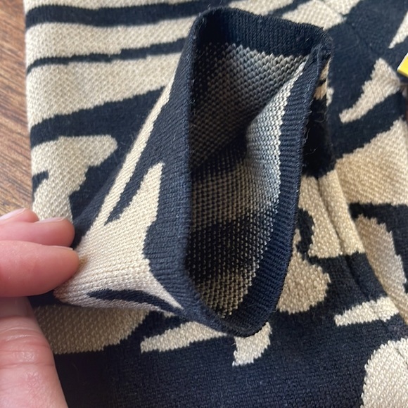 Azur Collections, Bold black & cream print, body con sweater dress, Size L - Picture 9 of 12